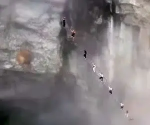 آدرنالین؛ چین مرزای تفریحو جابجا کرده نردبون گذاشتن بین دوتا کوه/فوبیا ارتفاع نبین