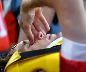 (ویدیو) لحظه مصدومیت شدید ماریو فرناندز در مصاف روسیه با فنلاند