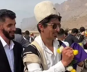 آواز محلی؛ رقص تکنو لری غش میکنی از سبک و سیاقش تو دل کویر عروسی گرفتن و با گل میرقصن