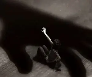 شکنجـه وحشتناک پسر بچه دانش آموز برای تسویه حساب!