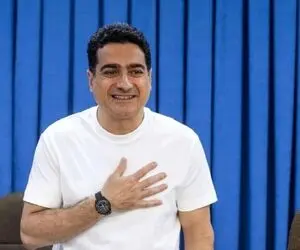 آواز اصیل؛ همایون شجریان این اهنگشو طوری میخونه انگار همه حسای خوبشو یجا خرج کرده