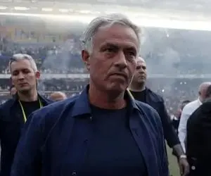 خواننده مشهور ترکیه خطاب به مورینیو: جمع کن و برو!