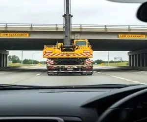 معماری طبیعت؛ راننده بیل مکانیکی هر چی ماشین پشتش بود رو به فنای عظما داد