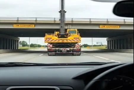 معماری طبیعت؛ راننده بیل مکانیکی هر چی ماشین پشتش بود رو به فنای عظما داد