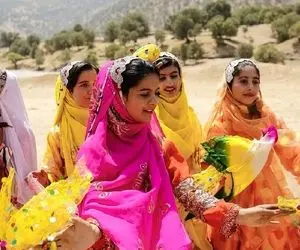 رقص لری شاد در کوچه و خیابان + ویدیو جالب 