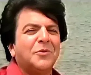 آواز شاد؛ عباس قادری رقص کنان لب ساحل آهنگ میخونه