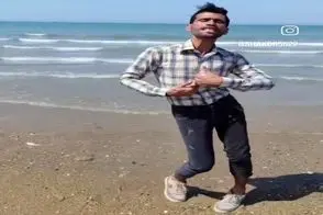 آواز شاد؛ مرد عین رشته های نودل تو قابلمه آب میرقصه ببینی معده ات پیچ و تاب میخوره