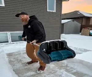 معماری خلاقانه؛ پارو برقی ساختن بدون زور زدن برفا رو پارو میکنه