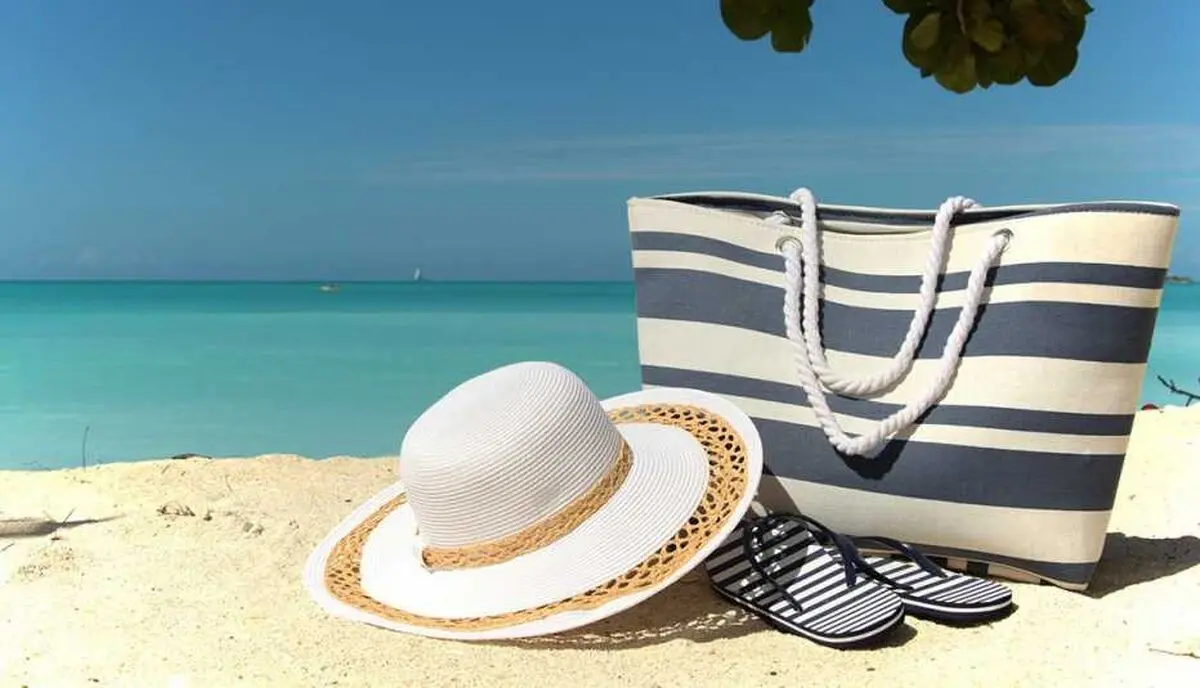 1140-beach-hat-bag-flip-flops