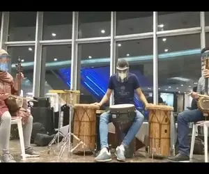 آواز خیابانی؛ اجرای قطعه شیدایی که روح رو نوازش میکنه/ اون چیه رو صورتاشون؟