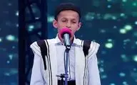 آواز محلی؛ آرمان امیدی در حین فیزیوتراپی چه با اشک برای خواهرش میخونه غم دنیا تو دلشه