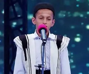 آواز محلی؛ آرمان امیدی در حین فیزیوتراپی چه با اشک برای خواهرش میخونه غم دنیا تو دلشه