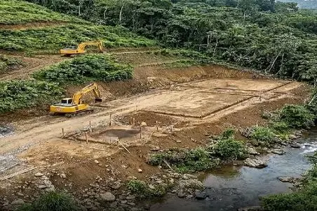 معماری خلاقانه؛ تو حاشیه رودخونه عمارت ساختن آب رد شدنش نمیاد از کنارش انقد قشنگه