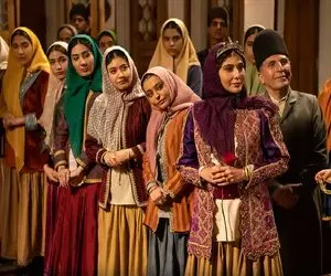 سوار ماشین زمان بشوید؛ رسم عجیب قلیان و گرز جواهرنشان در مراسم سلام قاجار