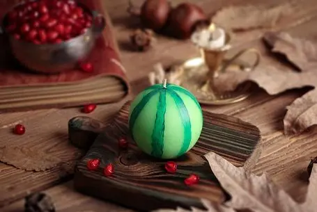 ترفند های خانه داری؛ شمع هندوانه ای ایده ای شیک برای دیزاین یلدا