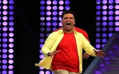 سکانس خندان/حامد آهنگی به حاج خانم شصت ساله میگه مرسی گوگولی مگولی/سالن ترکید از خنده