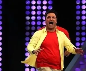 سکانس خندان/حامد آهنگی به حاج خانم شصت ساله میگه مرسی گوگولی مگولی/سالن ترکید از خنده