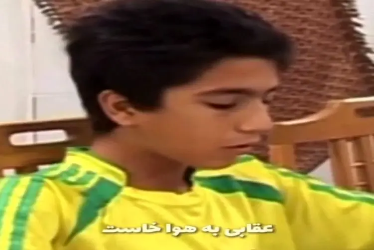 آواز اینترستینگ؛ پسره داشت کتاب درسیشو میخوند ریتمیکش کرد شد آهنگ بندری خلاقیتش بمبه