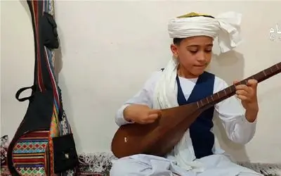 آواز محلی/صدای این پسرو هر کی شنید ماتش برد/چنان با سوز میخونه که اشک چشمات لبریز بشه