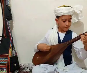 آواز محلی/صدای این پسرو هر کی شنید ماتش برد/چنان با سوز میخونه که اشک چشمات لبریز بشه