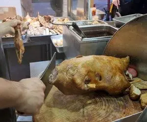 کباب سگ؛ پوست سگ سفید نازنازی و کز داد انداخت تو قابلمه بپزه میلیاردی بفروشه