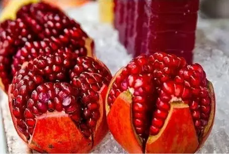 ترفند های خانه داری؛ پوست کندن و دون کردن حرفه ای انار مثل انار فروشای جاده ساوه