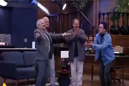 آواز شاد/حاج اقا واسه اخلاق زهرمارش عصبی شده حامد پخش زمین شده از خنده 