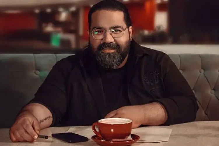 آواز احساسی؛ سوپرایز رضا صادقی برای عروس و دوماد تو خیابون!