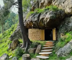 معماری خلاقانه؛ سنگ قله رو تو ارتفاع 8500 پایی با دریل تراشید 350 تا پله زد اعیونی شه