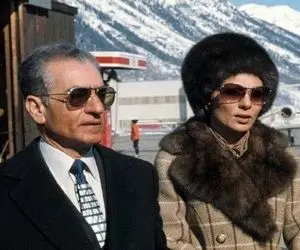 سفر به ایام قدیم ندیم؛ فرح دیبا در حال هنر نمایی معلق بین زمین و آسمان