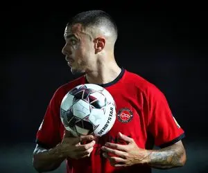 بمب تراکتور؛ ریکی سرانجام تمدید کرد