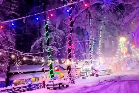 معماری خلاقانه؛ اینجا سوییس نیست کلاردشت خودمونه که برف اومده عینهو دیزنی تزیین شده