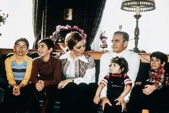 سفر به ایام قدیم ندیم؛ عصیانگری محمدرضا پهلوی از سرک کشی فرح در اتاق خصوصی اش