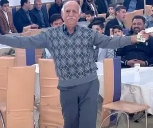 آواز ریتمیک؛ پیرمرد مجلس گرم کن با آهنگ ناز و کرشمه چه رقصی میکنه شاباش بارون شده