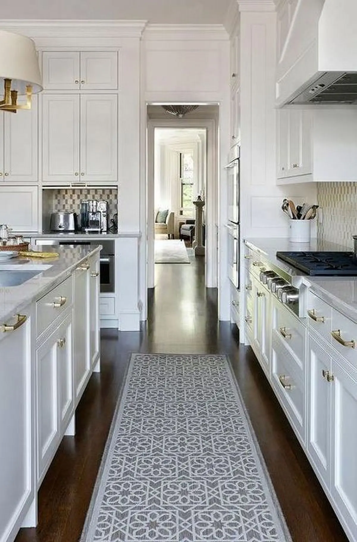 رنگ فرش آشپزخانه با کابینت سفید