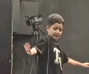 آواز شاد؛ هرچی بچه ادایی و بانک دیدین بزارین کنار چون این پسربچه با ادهاش یه چیز دیگس