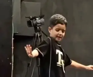 آواز شاد؛ هرچی بچه ادایی و بانک دیدین بزارین کنار چون این پسربچه با ادهاش یه چیز دیگس