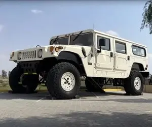 ماشین های لوکس؛ خودروی غول که توش یه آپارتمان مبلس انقد بلنده باید با نردبون برن بالا