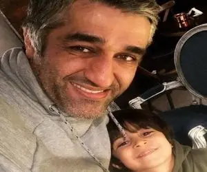 آواز شادی؛ پسر پژمان جمشیدی براش میرقصه پژمان کیف کرده همه رو صدا میکنه ببینن