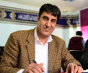 (ویدیو) دزدیدن گوشی خداداد افشاریان وسط گفتگوی زنده!