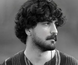 آواز احساسی؛ عرفان طهماسبی جوری رو به یارش تو کنسرت چشم تو چشم میخونه که غرق میشی