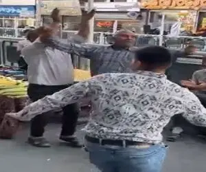 آواز شاد؛ ببنید این چند تا مرد بازاری چطوری پریدن وسط و دل مشتریارو شاد میکنن 
