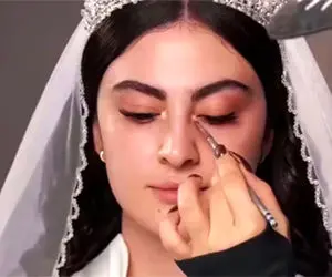 آواز میکاپی؛ رقص آذری مریم مومن موقع آرایش عروسی