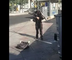 آواز خیابانی؛ آقاهه با جاروش آهنگ برای آخرین بار تو را خدا نگهدار رو چه دلنشین زد