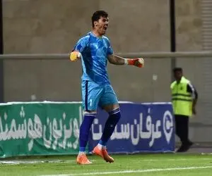 استقلال با گلر سابق به توافق رسید؟!