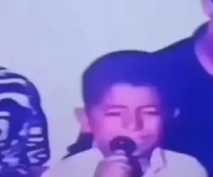 آواز اصیل؛ پسرک جاسوئیچی چه با سوز آهنگ لعنت به رسم روزگار رو خوند برای شونصد سال پیش
