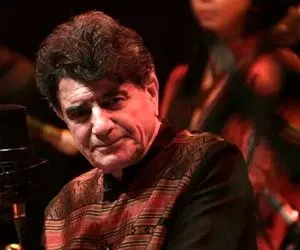 آواز ماندگار؛ استاد شجریان چه گوش نواز با چشمهای اشک آلود آهنگ پر کن پیاله رو خوند