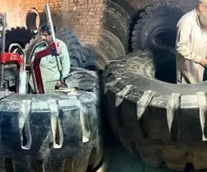 (ویدئو) تعمیر شگفت انگیز لاستیک های غول پیکر لودر توسط این پیرمرد پاکستانی