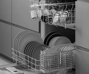 ترفندهای خانه داری؛ نحوه چیدمان ظروف توی ماشین ظرفشویی اینجوری تمیز تر میشوره