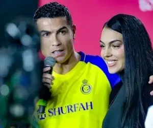 (عکس) استایل کریسمسی رونالدو و جورجینا با لباس‌های چهارخانه